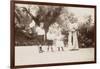 Mme Salles et ses 3 enfants dans le jardin de la villa Salles à Beaulieu-null-Framed Giclee Print