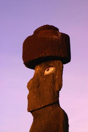 https://imgc.allpostersimages.com/img/posters/moai-at-sunrise_u-L-PZNYUG0.jpg?artPerspective=n