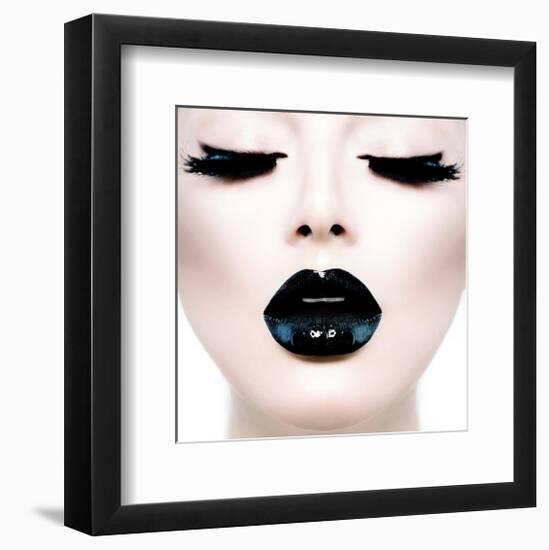 Model Black MakeUp Long Lushes-null-Framed Art Print