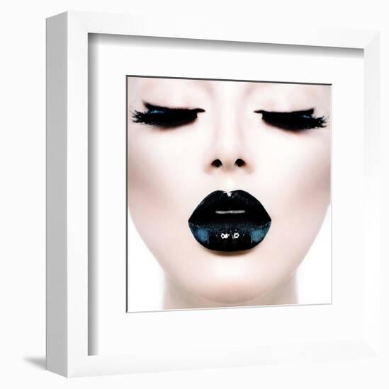 Model Black MakeUp Long Lushes-null-Framed Art Print