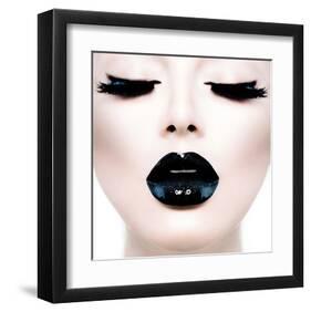 Model Black MakeUp Long Lushes-null-Framed Art Print