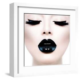 Model Black MakeUp Long Lushes-null-Framed Art Print