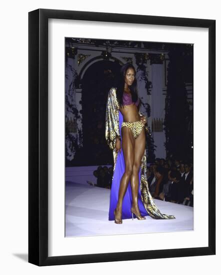 Model Naomi Campbell on Fashion Runway-Dave Allocca-Framed Premium Photographic Print