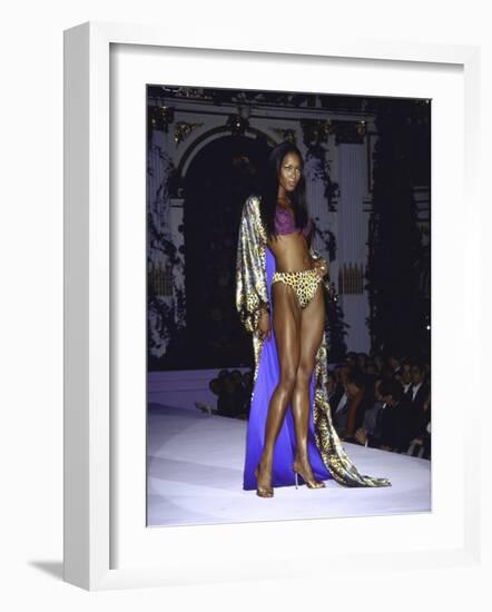 Model Naomi Campbell on Fashion Runway-Dave Allocca-Framed Premium Photographic Print