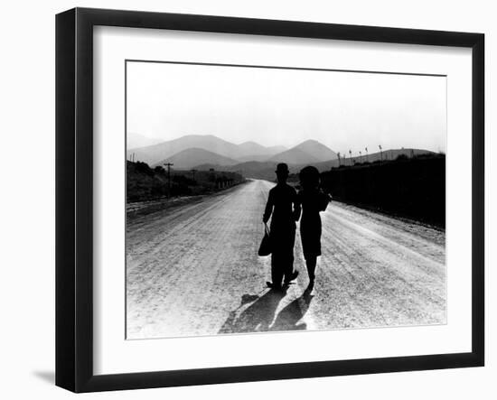 Modern Times, Charlie Chaplin, Paulette Goddard, 1936-null-Framed Photo