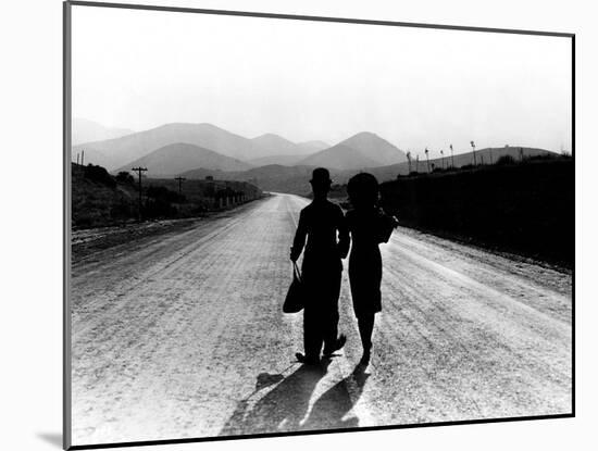 Modern Times, Charlie Chaplin, Paulette Goddard, 1936-null-Mounted Photo