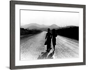 Modern Times, Charlie Chaplin, Paulette Goddard, 1936-null-Framed Photo