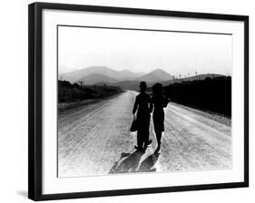 Modern Times, Charlie Chaplin, Paulette Goddard, 1936-null-Framed Photo