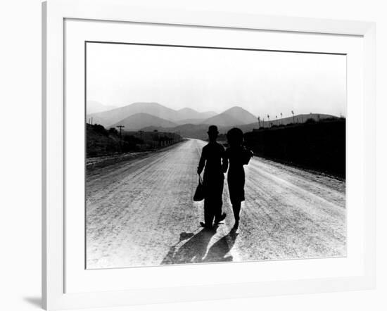 Modern Times, Charlie Chaplin, Paulette Goddard, 1936-null-Framed Photo