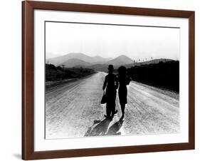 Modern Times, Charlie Chaplin, Paulette Goddard, 1936-null-Framed Photo