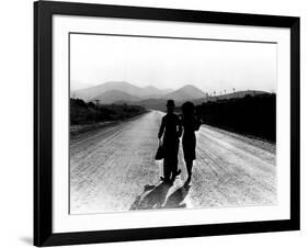 Modern Times, Charlie Chaplin, Paulette Goddard, 1936-null-Framed Photo