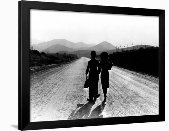 Modern Times, Charlie Chaplin, Paulette Goddard, 1936-null-Framed Photo