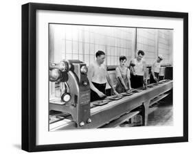 Modern Times, Charlie Chaplin, Tiny Sandford, 1936-null-Framed Photo