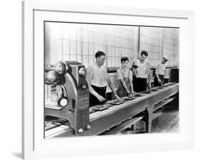 Modern Times, Charlie Chaplin, Tiny Sandford, 1936-null-Framed Photo