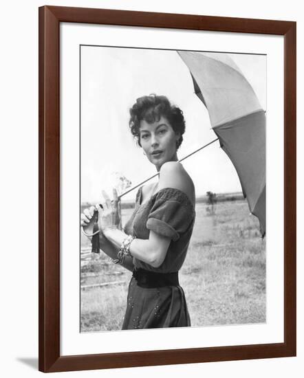 MOGAMBO, 1953 directed by JOHN FORD Ava Gardner (b/w photo)-null-Framed Photo