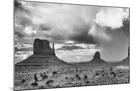 Monument Valley 08-Gordon Semmens-Mounted Photographic Print