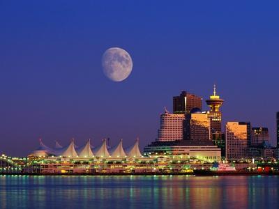 https://imgc.allpostersimages.com/img/posters/moon-over-vancouver-and-coal-harbor_u-L-PZKOLV0.jpg?artPerspective=n