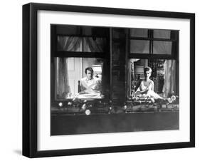 More The Merrier, Joel McCrea, Jean Arthur, 1943, Sitting Up In Bed In Seperate Rooms-null-Framed Photo