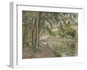 Moret, le canal du Loing (Seine et Marne) ou Chemin de halage à Saint Mammès-Camille Pissarro-Framed Giclee Print