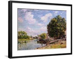 Moret-Sur-Loing, 1885-Alfred Sisley-Framed Giclee Print