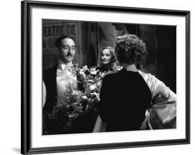 MOROCCO, 1930 directed by JOSEF VON STERNBERG Adolphe Menjou and Marlene Dietrich (b/w photo)-null-Framed Photo