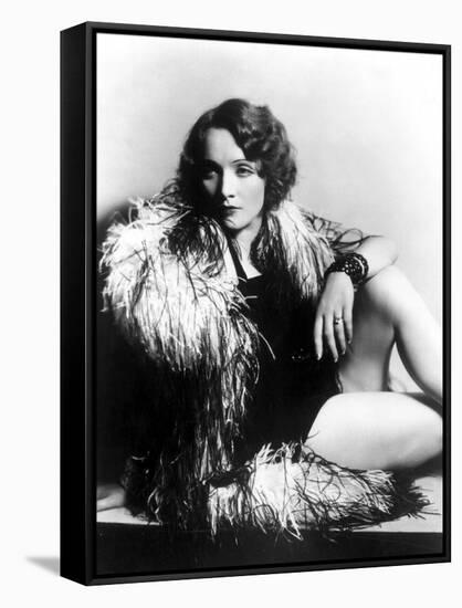 MOROCCO, 1930 directed by JOSEF VON STERNBERG Marlene Dietrich (b/w photo)-null-Framed Stretched Canvas