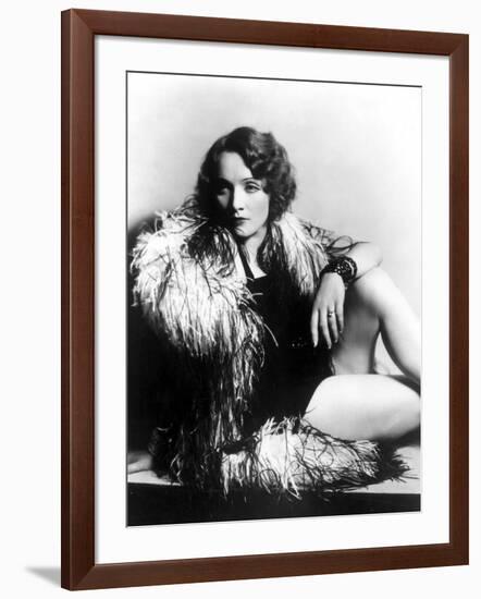 MOROCCO, 1930 directed by JOSEF VON STERNBERG Marlene Dietrich (b/w photo)-null-Framed Photo