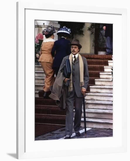 MORTE A VENEZIA / MORT A VENISE, 1971 directed by LUCHINO VISCONT Dirk Bogarde (photo)-null-Framed Photo