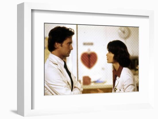 Morts suspectes Coma by Michael Crichton with Michael Douglas and Genevieve Bujold, 1978 (photo)-null-Framed Photo