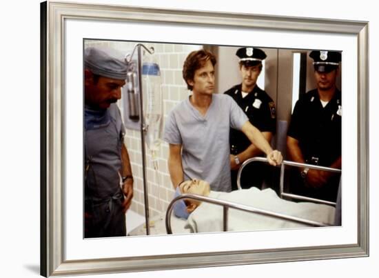 Morts suspectes Coma by Michael Crichton with Michael Douglas and Genevieve Bujold, 1978 (photo)-null-Framed Photo