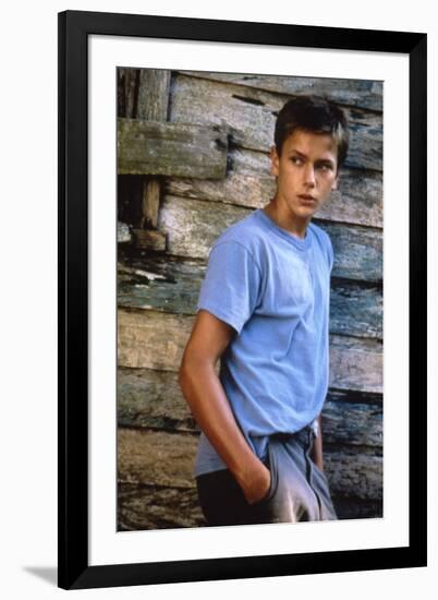 MOSQUITO COAST, 1986 directed by PETER WEIR River Phoenix (photo)-null-Framed Photo