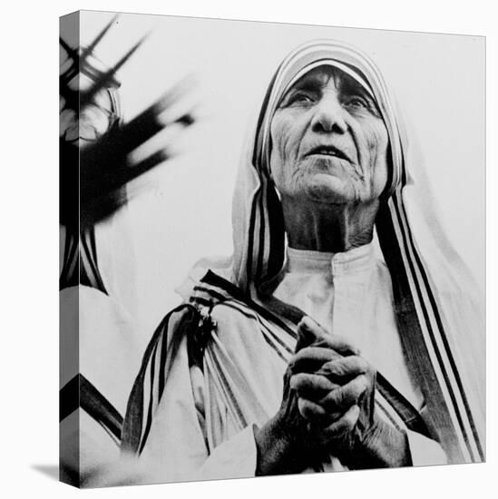 Mother Teresa of Calcutta Prays During a Religious Service-null-Stretched Canvas