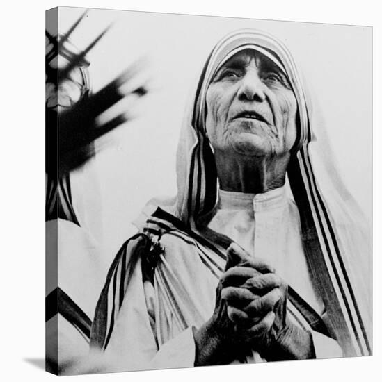 Mother Teresa of Calcutta Prays During a Religious Service-null-Stretched Canvas