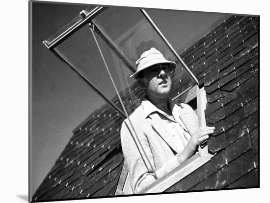 Mr. Hulot's Holiday, (aka Les Vacances De Monsieur Hulot), Jacques Tati, 1953-null-Mounted Photo