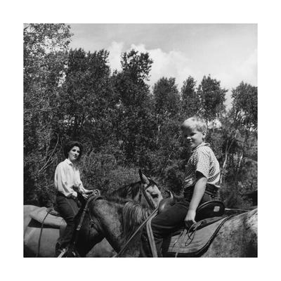 https://imgc.allpostersimages.com/img/posters/mrs-william-paley-and-her-son-tony-mortimer-riding-horses-at-deer-creek-ranch_u-L-PYSDAT0.jpg?artPerspective=n