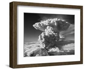 Mt. St. Helens Erupting-Bettmann-Framed Photographic Print