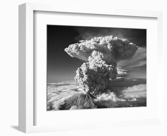 Mt. St. Helens Erupting-Bettmann-Framed Photographic Print