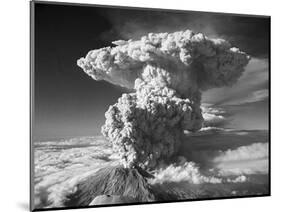 Mt. St. Helens Erupting-Bettmann-Mounted Photographic Print