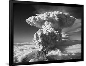 Mt. St. Helens Erupting-Bettmann-Framed Photographic Print