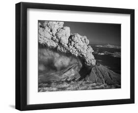 Mt. St. Helens Erupting-Bettmann-Framed Photographic Print