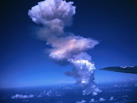 mushroom-cloud-from-atom-bomb-test_u-L-P