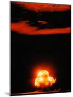 Mushroom Cloud of the Trinity Test, the First Manmade Nuclear Explosion-null-Mounted Photo