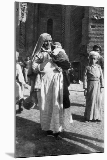 Muslim Woman and Child, Iraq, 1917-1919-null-Mounted Giclee Print