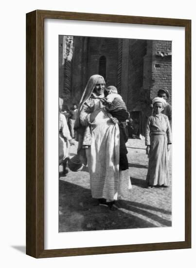 Muslim Woman and Child, Iraq, 1917-1919-null-Framed Giclee Print