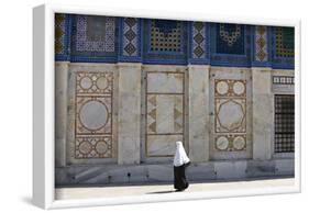 Muslim woman at the Dome of the Rock, Jerusalem-Godong-Framed Photographic Print