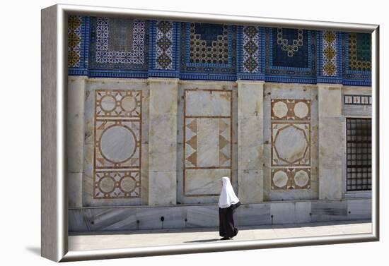 Muslim woman at the Dome of the Rock, Jerusalem-Godong-Framed Photographic Print