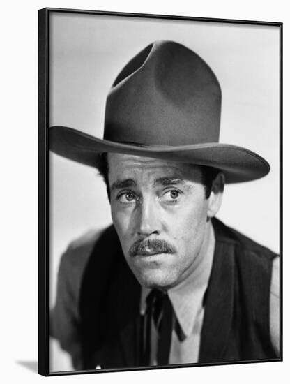 MY DARLING CLEMENTINE, 1946 directed by JOHN FORD Henry Fonda (b/w photo)-null-Framed Photo