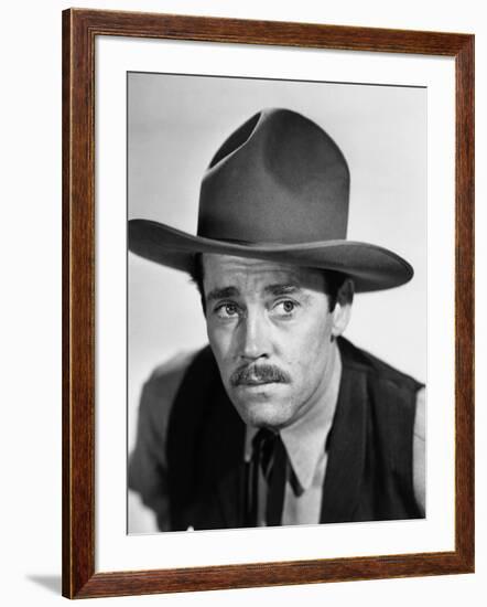 MY DARLING CLEMENTINE, 1946 directed by JOHN FORD Henry Fonda (b/w photo)-null-Framed Photo