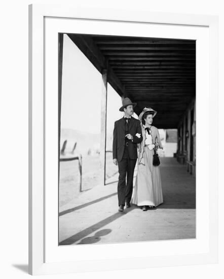 MY DARLING CLEMENTINE, 1946 directed by JOHN FORD Heny Fonda and Cathy Downs (b/w photo)-null-Framed Photo