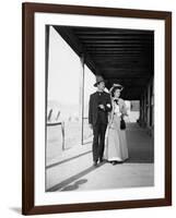 MY DARLING CLEMENTINE, 1946 directed by JOHN FORD Heny Fonda and Cathy Downs (b/w photo)-null-Framed Photo